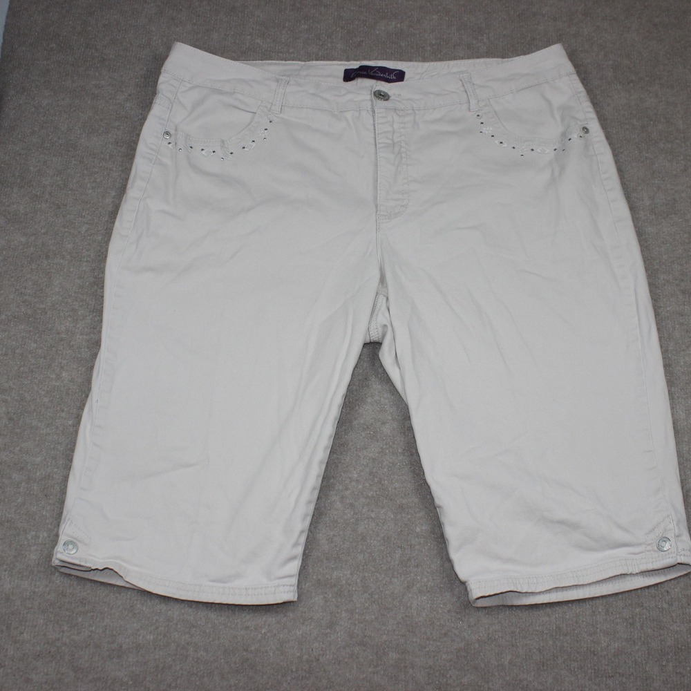 Gloria Vanderbilt Amanda Bermuda Shorts Beige‎ Khaki Studded Embroidered 18W